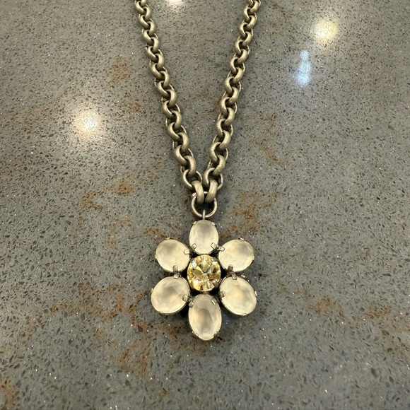 Sabika Daisy Flower Pendant - Picture 1 of 4